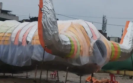 कानपुर में बारिश ने बढ़ाई रामलीला की मुश्किलें: मेघनाथ का पुतला भीगा, दहन में चुनौती