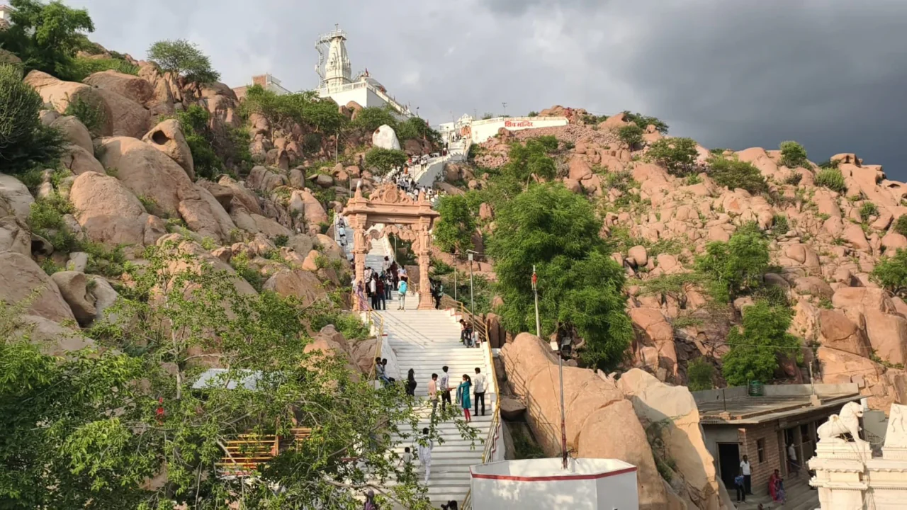 पाकिस्तान से जुड़ी है भारत के इस अद्भुत मंदिर की कहानी, दर्शन मात्र से होता है सकारात्मक ऊर्जा का संचार