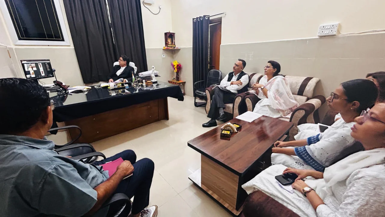 राष्ट्रीय लोक अदालत के लिए तैयारियां तेज़ – जिला न्यायाधीश आचार्य ने दिए निर्देश