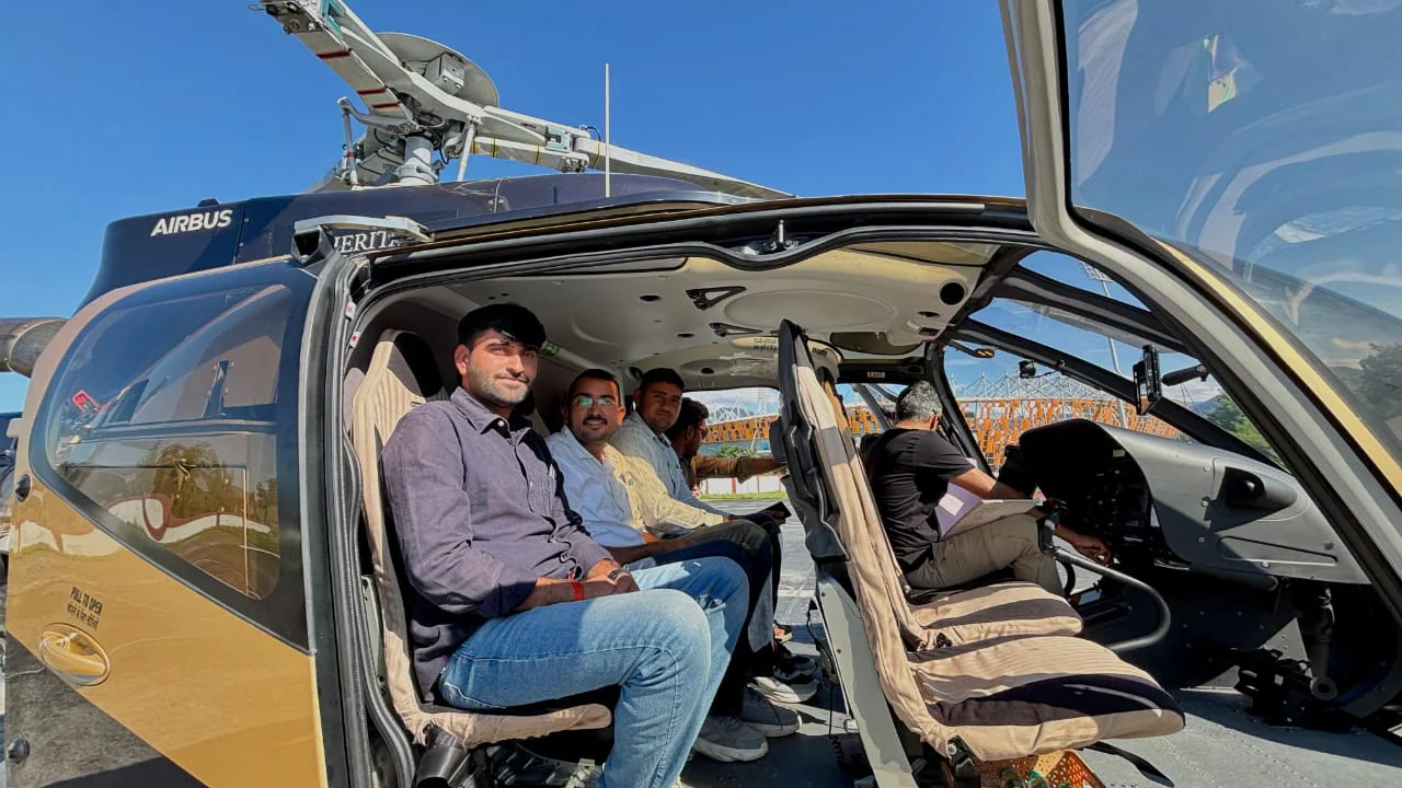 हेलीकॉप्टर में सवार होकर परीक्षा देने उत्तराखंड पहुंचे राजस्थान के 4 स्टूडेंट्स, जानिए आखिर क्यों किया ऐसा ?