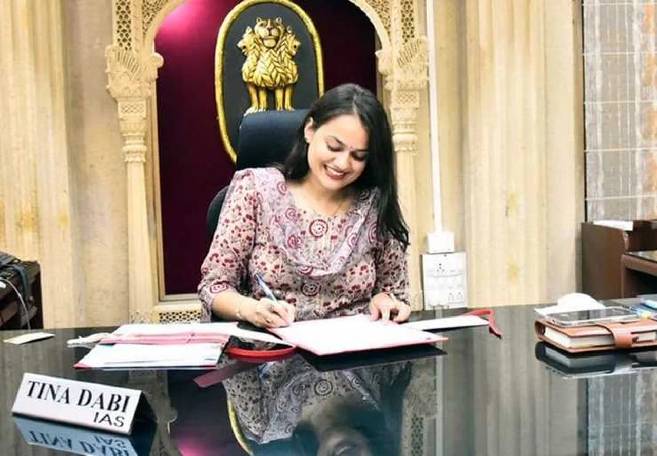 बाड़मेर में भारी बारिश: जिला कलेक्टर ने की सावधानी बरतने की अपील, स्कूल-आंगनबाड़ी बंद