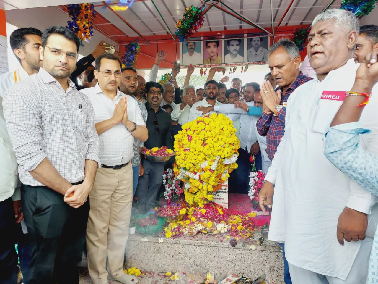 जोधपुर डीआरएम अनुराग त्रिपाठी ने गडरा रोड शहीद स्मारक पर 1965 के शहीद रेल कर्मचारियों को दी श्रद्धांजलि