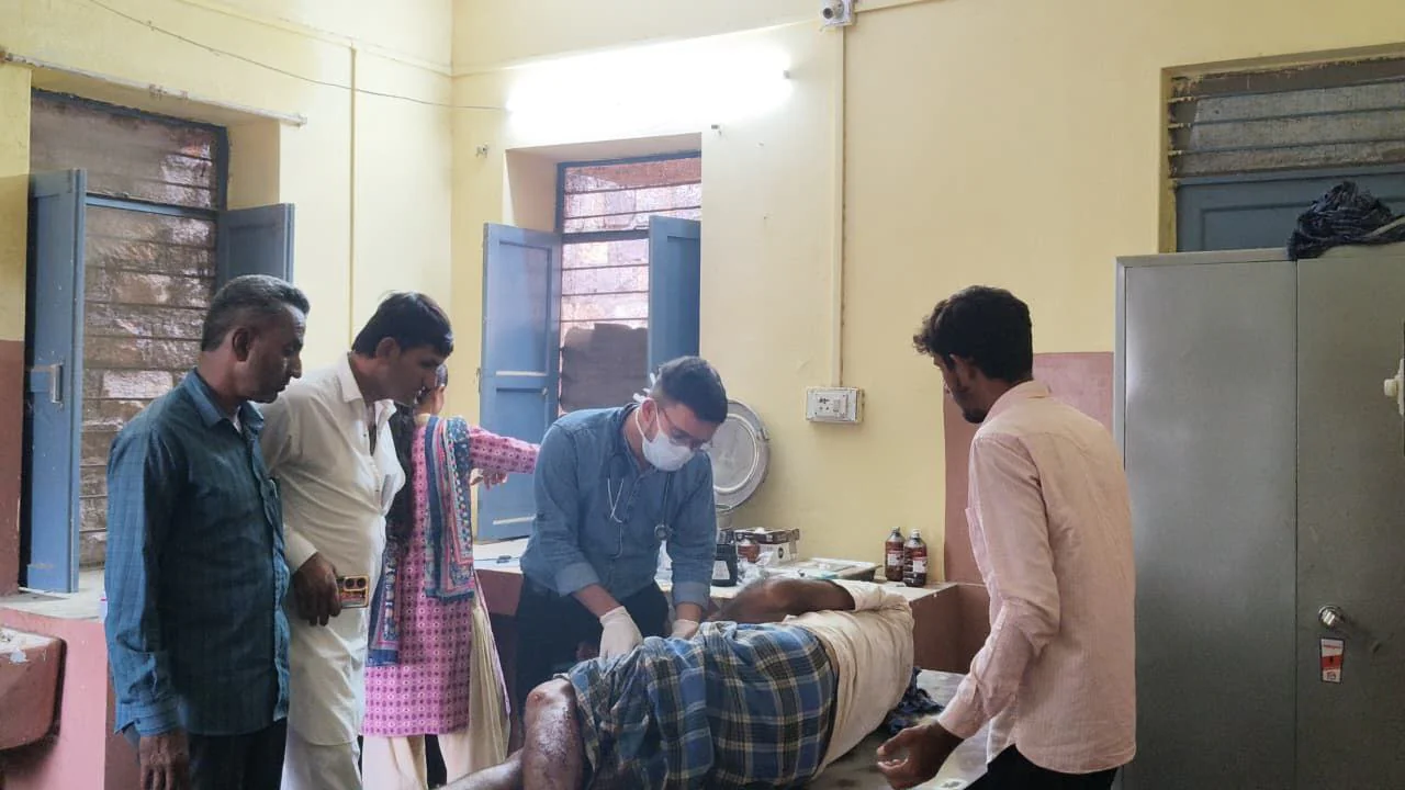 खेत में काम कर रहे किसान पर जंगली सूअर ने किया हमला, गंभीर घायलावस्था में करवाया अस्पताल में भर्ती