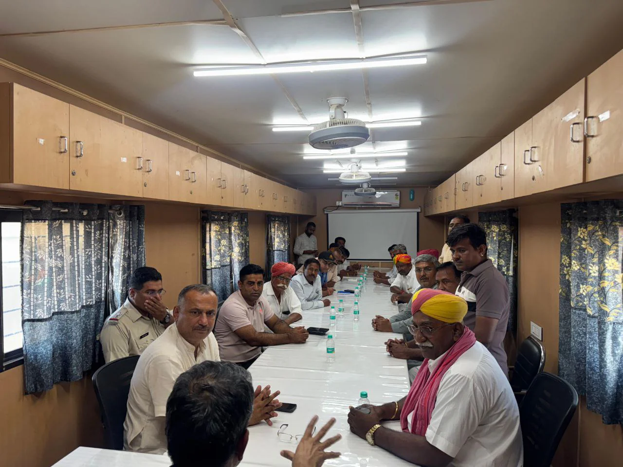 जैसलमेर बईया में संघर्ष आया काम ; कम्पनी से वार्ता के बाद दिवंगत कार्मिकों के परिजनों को मिला मुआवजा और नौकरी
