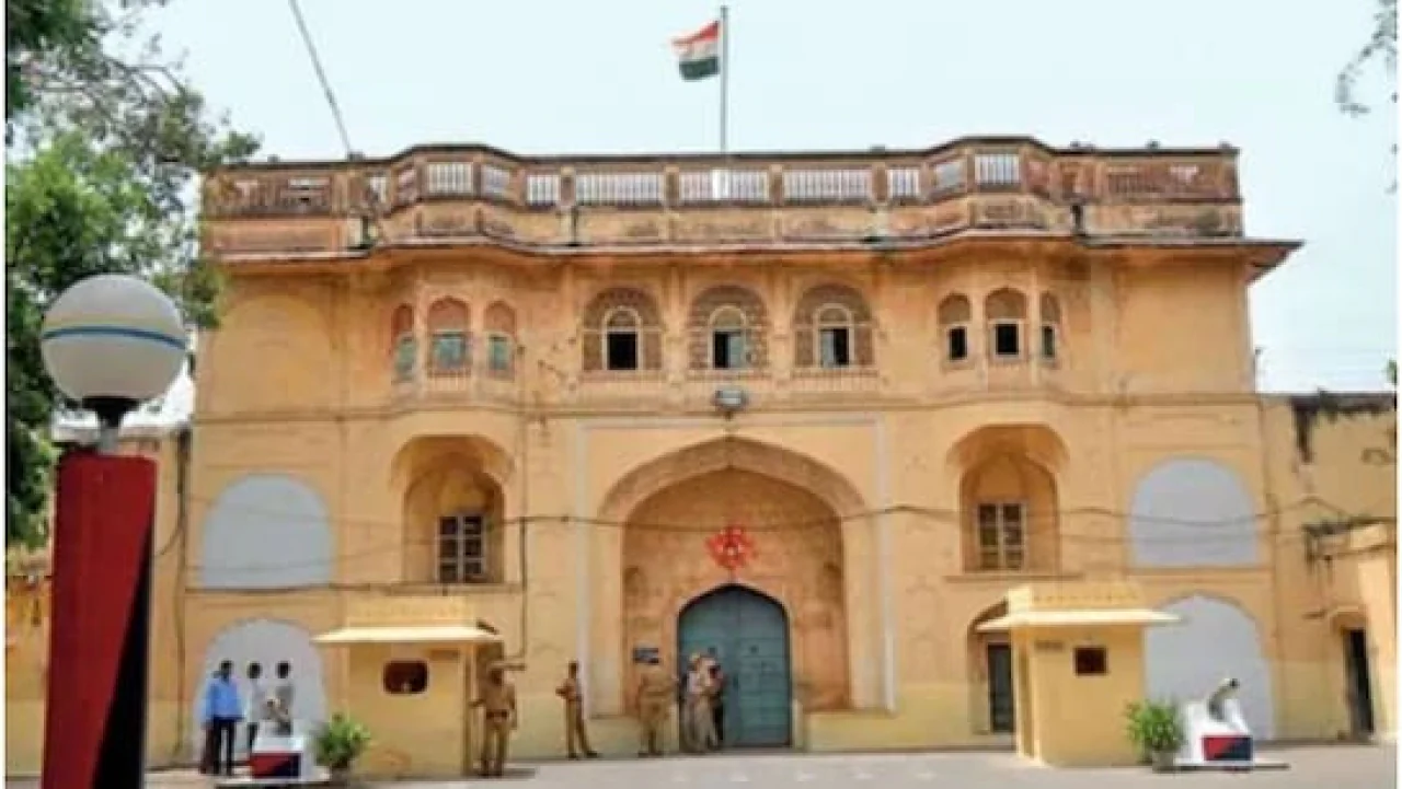 जयपुर सेंट्रल जेल से दो कैदी फरार, शहर में अलर्ट