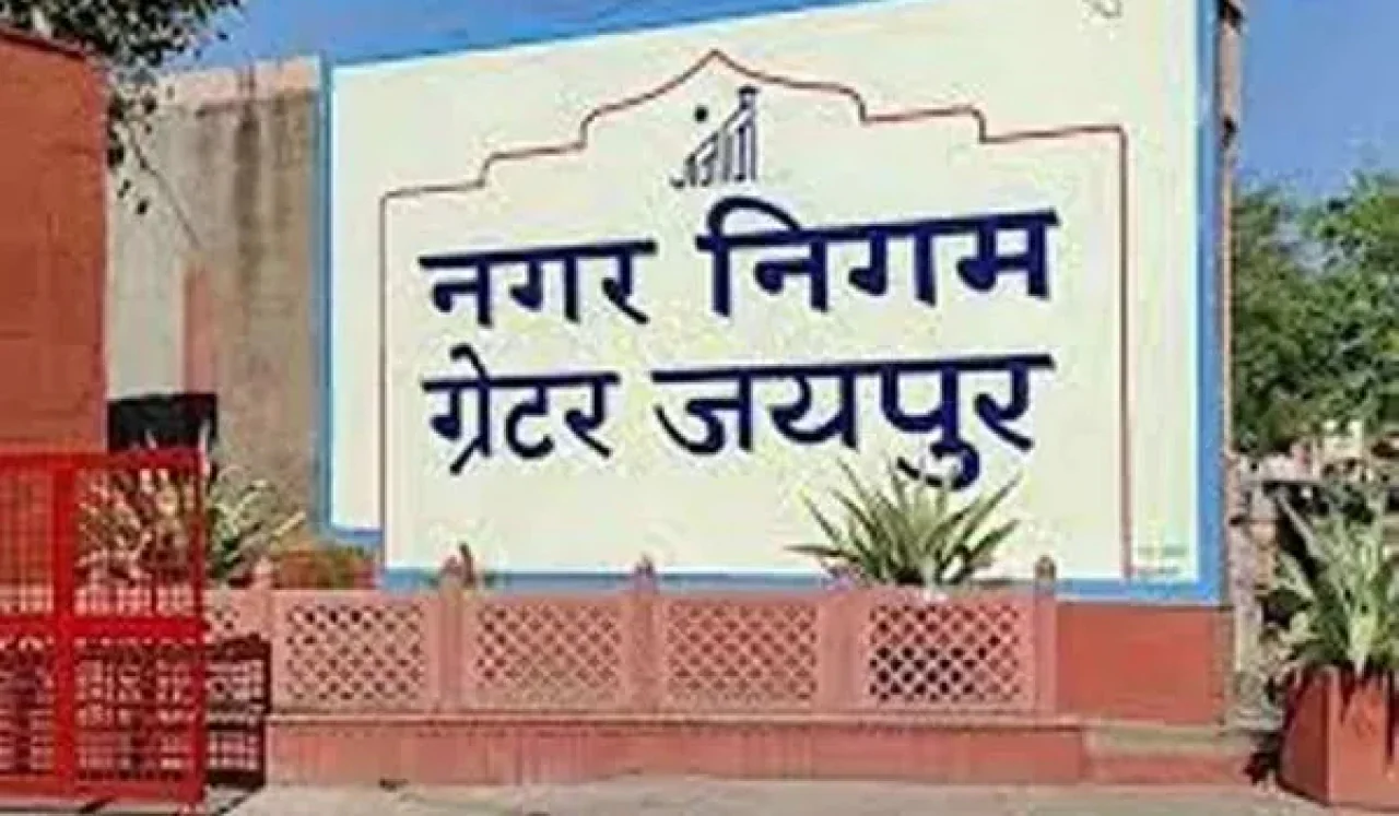 पार्षद चढ़े टेबल पर, किया जबरदस्त हंगामा… जयपुर नगर निगम की सभा स्थगित