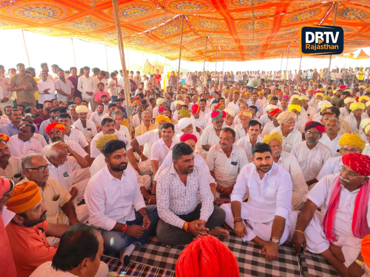 खुले तारों से बाइक सवार बुजुर्ग झुलसा, पांच दिन से वेंटिलेटर पर, न्याय दिलाने धरने पर पहुंचे भाटी और डोली