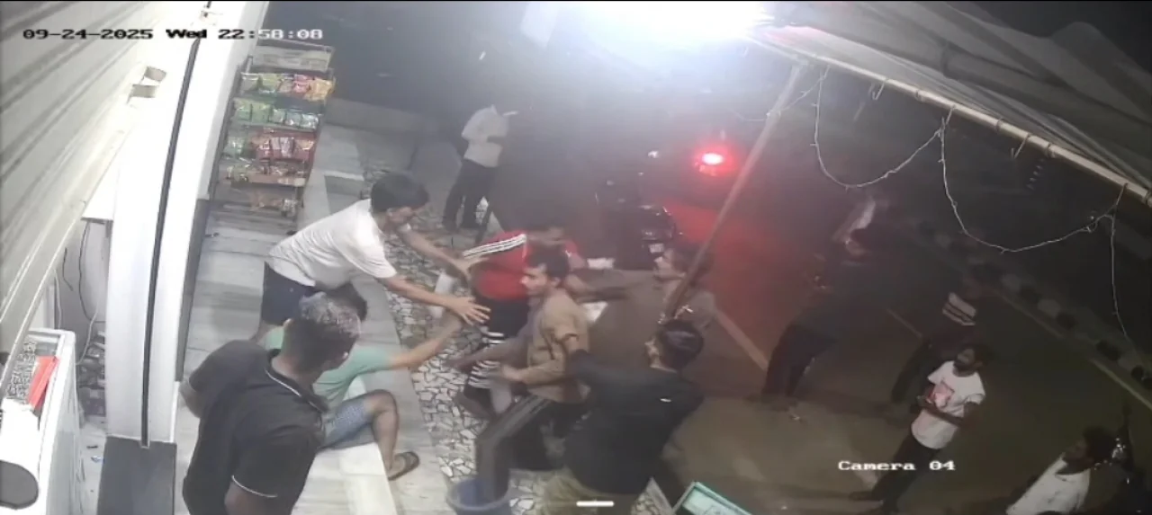 बाड़मेर में BJP नेता पर बेरहम हमला: बेटे की पिटाई का कारण पूछा तो बदमाशों ने घसीटा, बाल्टी फेंकी, कंधे पर बैठकर मारा