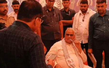 "खाली कुर्सियों पर भड़के पंचायत राज मंत्री: बोराबास सेवा शिविर में लापरवाही पर लगाई फटकार"