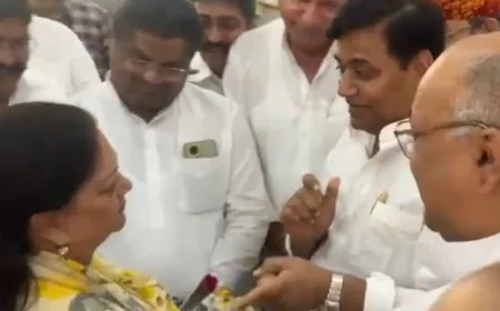 बीकानेर के नाल एयरपोर्ट पर वसुंधरा राजे और गोविंद सिंह डोटासरा की अनोखी मुलाकात