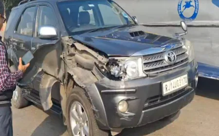 जयपुर में बड़ा हादसा टला: पूर्व IAS अशोक संपतराम और परिवार बाल-बाल बचे, बस ने कार को मारी टक्कर