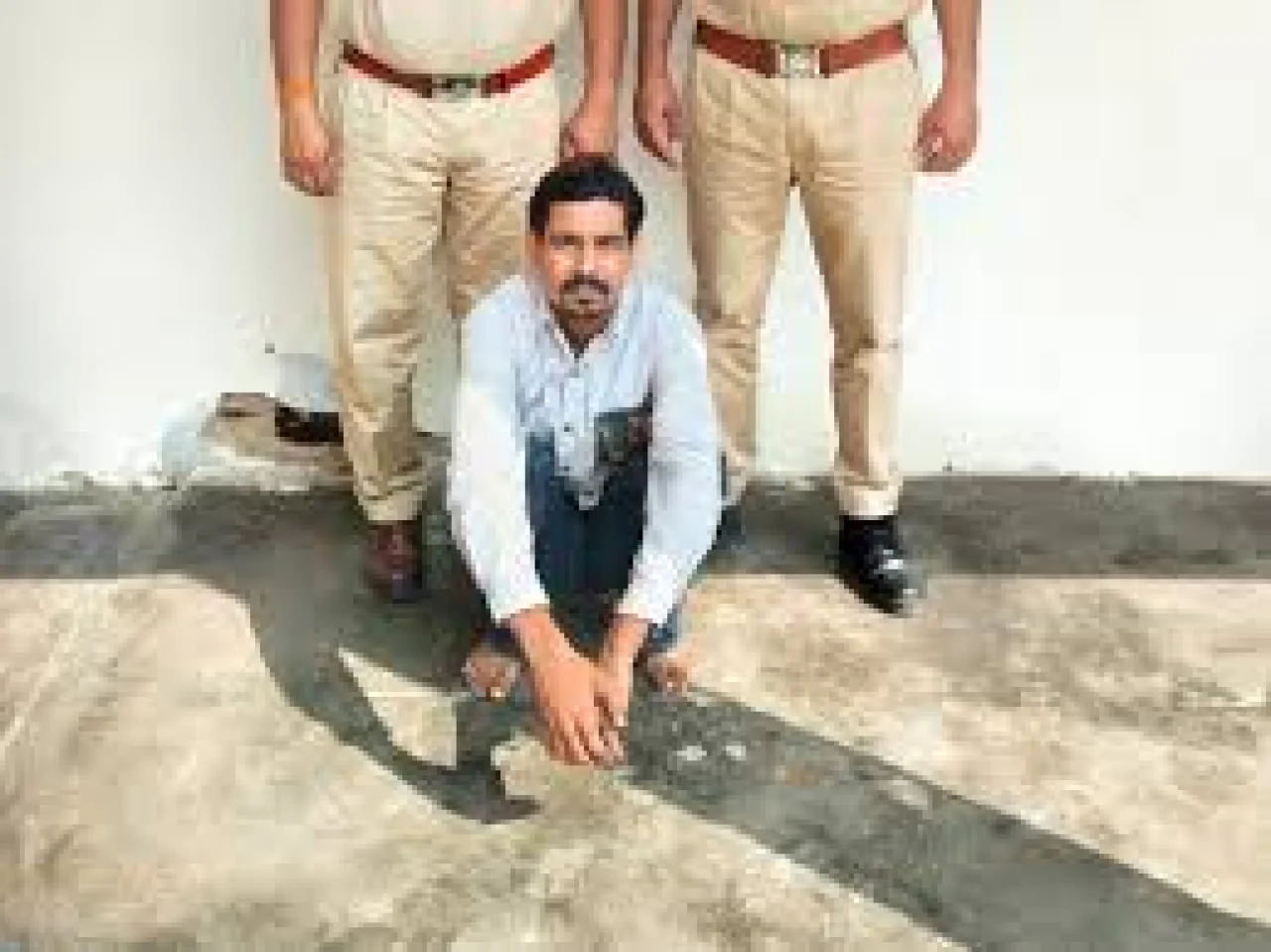 11 महीने से फरार स्मैक सप्लायर गिरफ्तार: सीकर पुलिस ने जयपुर में दबिश देकर पकड़ा, बड़े माफिया से करता था सौदा