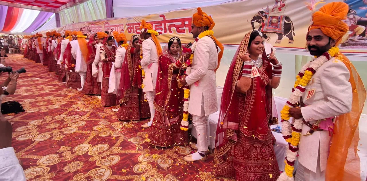 बाड़मेर में खत्री समाज का छठा सामूहिक विवाह सम्मेलन संपन्न: 19 जोड़े बने जीवनसाथी, सादगी और एकता की मिसाल