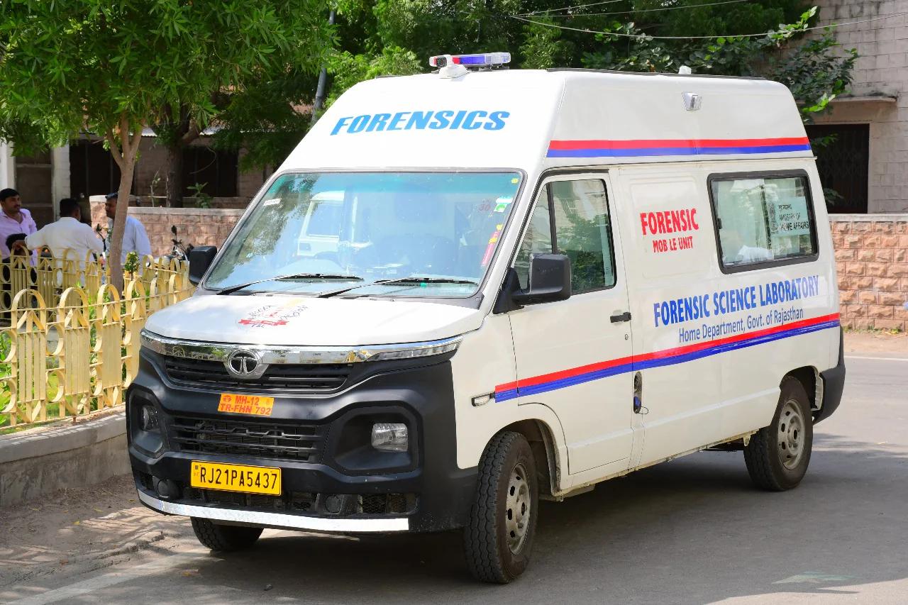 बाड़मेर पुलिस को मिली मोबाइल फोरेंसिक लैब वैन — मौके पर ही 14 तरह की जांच, अपराधियों तक पहुंच आसान