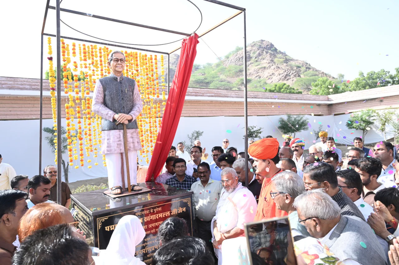 बाड़मेर में पद्मश्री मगराज जैन की मूर्ति अनावरण और छात्रावास शिलान्यास कार्यक्रम सम्पन्न