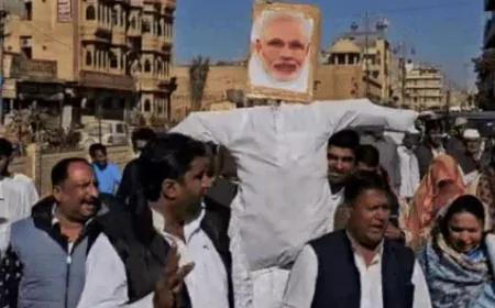 जैसलमेर में कांग्रेस का उग्र प्रदर्शन: पूर्व मंत्री और DSP के बीच तीखी बहस, मोदी का पुतला फूंका, ED के दुरुपयोग का आरोप