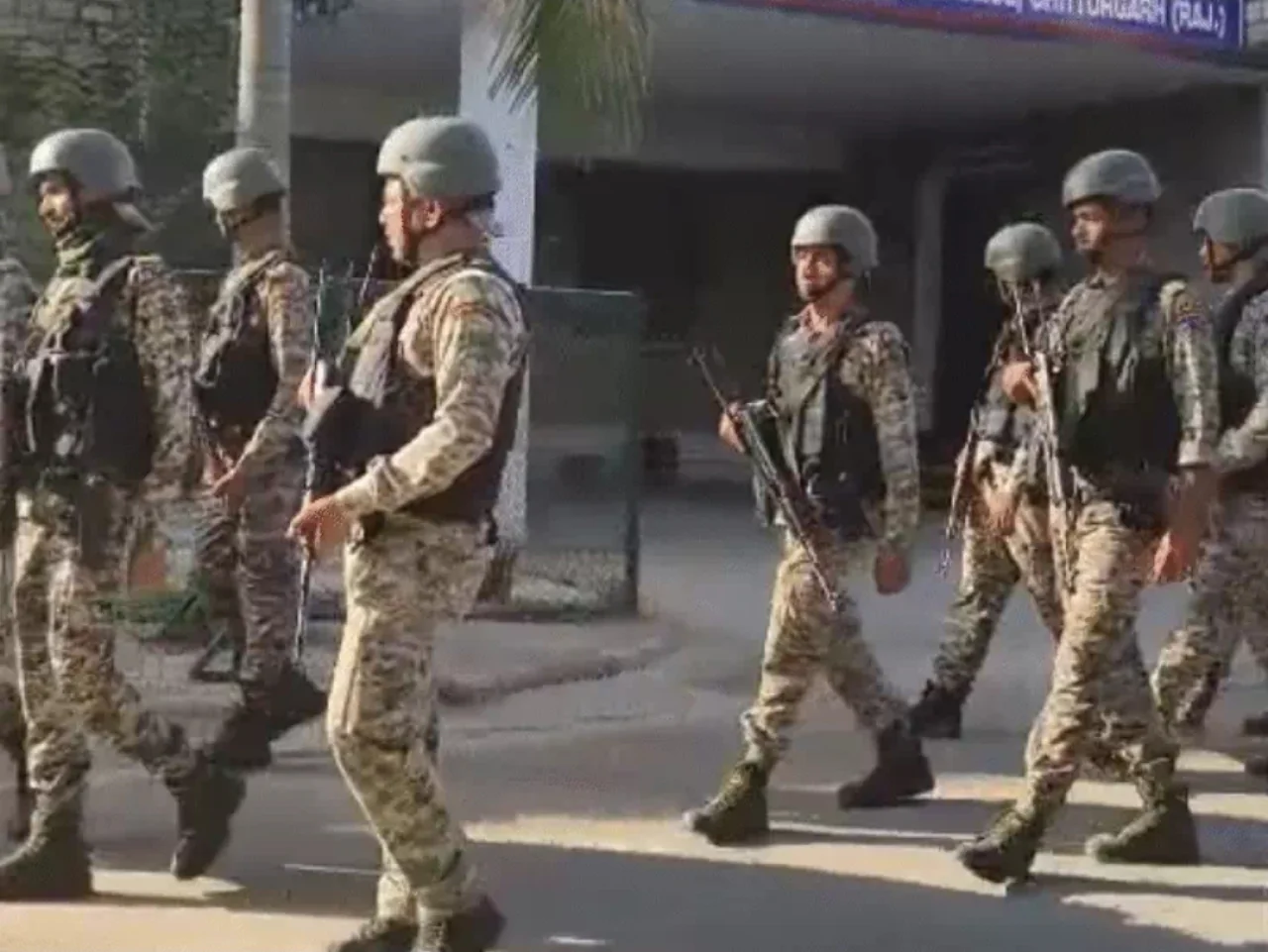 बम धमकी से हड़कंप: चित्तौड़गढ़ कलेक्ट्रेट में 5 बम प्लांट करने का दावा, व्यापक सर्च ऑपरेशन जारी