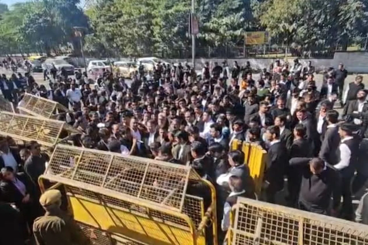 Aravali Bachao: उदयपुर में वकीलों का विरोध, सुप्रीम कोर्ट में रिव्यू की मांग