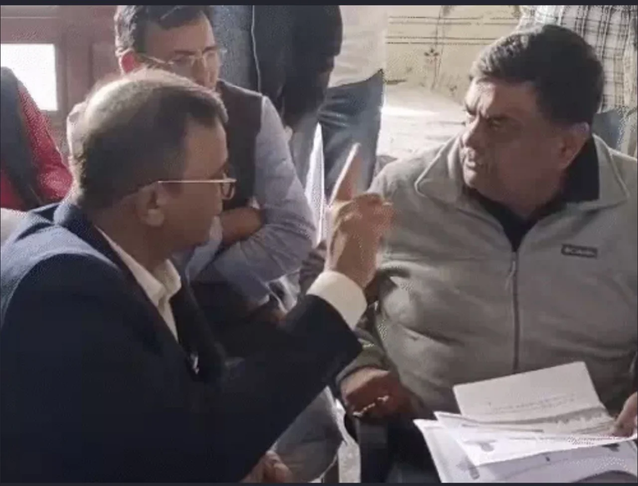 सीकर सेवा शिविर में मंत्री संजय शर्मा और कलेक्टर हुए आमने-सामने