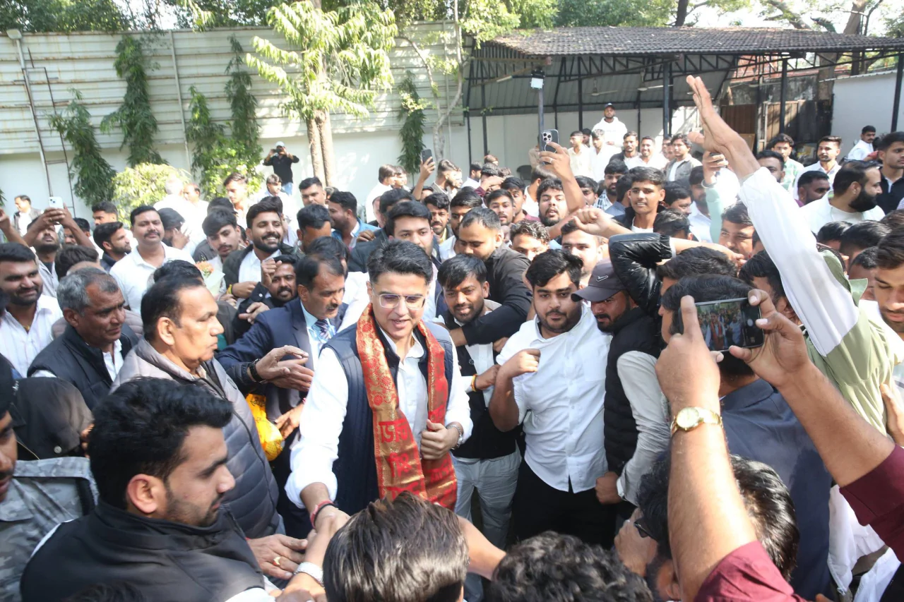 NSUI का ‘अरावली बचाओ’ पैदल मार्च, सचिन पायलट बेटे अरान के साथ हुए शामिल