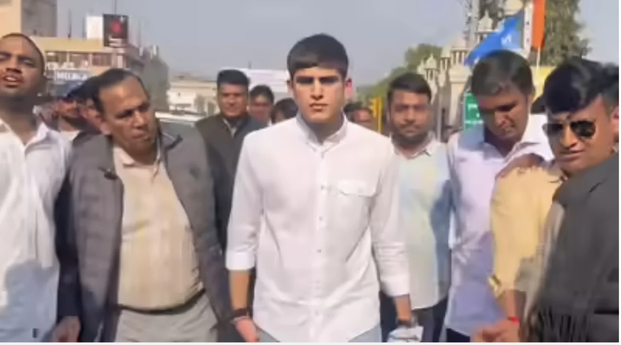 जयपुर की सड़कों पर पहली बार दिखे आरान पायलट, कौन है आरान पायलट ?