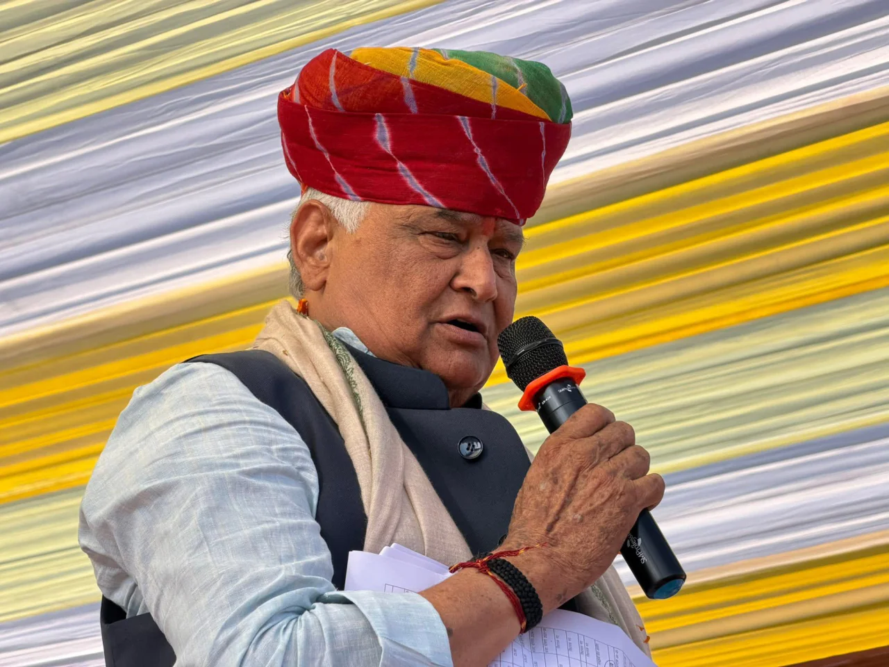 मोदी के चित्र फाड़ने पर किरोड़ी लाल मीणा सख्त, कांग्रेस नेताओं को दी कड़ी चेतावनी