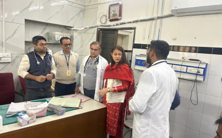 बाड़मेर जिला चिकित्सालय का औचक निरीक्षण, कलक्टर टीना डाबी ने दिए अहम निर्देश