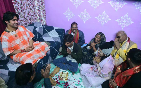 आधी रात भाई-बहन का अनोखा रिश्ता: बागेश्वर धाम सरकार पहुंचे राखी बहनों के घर