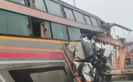 भरतपुर हाईवे पर मौत का कहर: कोहरे में स्लीपर बस ट्रेलर से टकराई, मां-बेटे समेत 4 की दर्दनाक मौत, 5 घायल