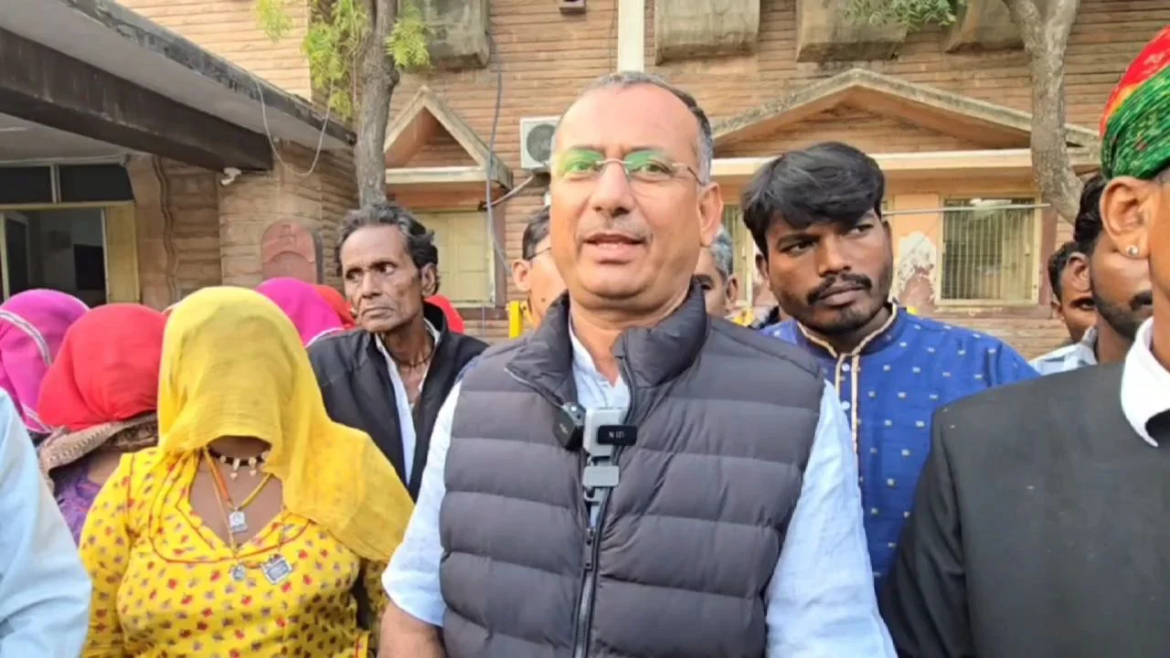 स्वरूप सिंह खारा का MLA रविंद्रसिंह भाटी पर बड़ा तंज, बोले ; उनकी तीन पीढ़ी कांग्रेसी, BJP का दुपट्टा तो उन्होंने हाईवे पर झाड़ियों में फेंका, कैसे बीजेपी के हुए ?