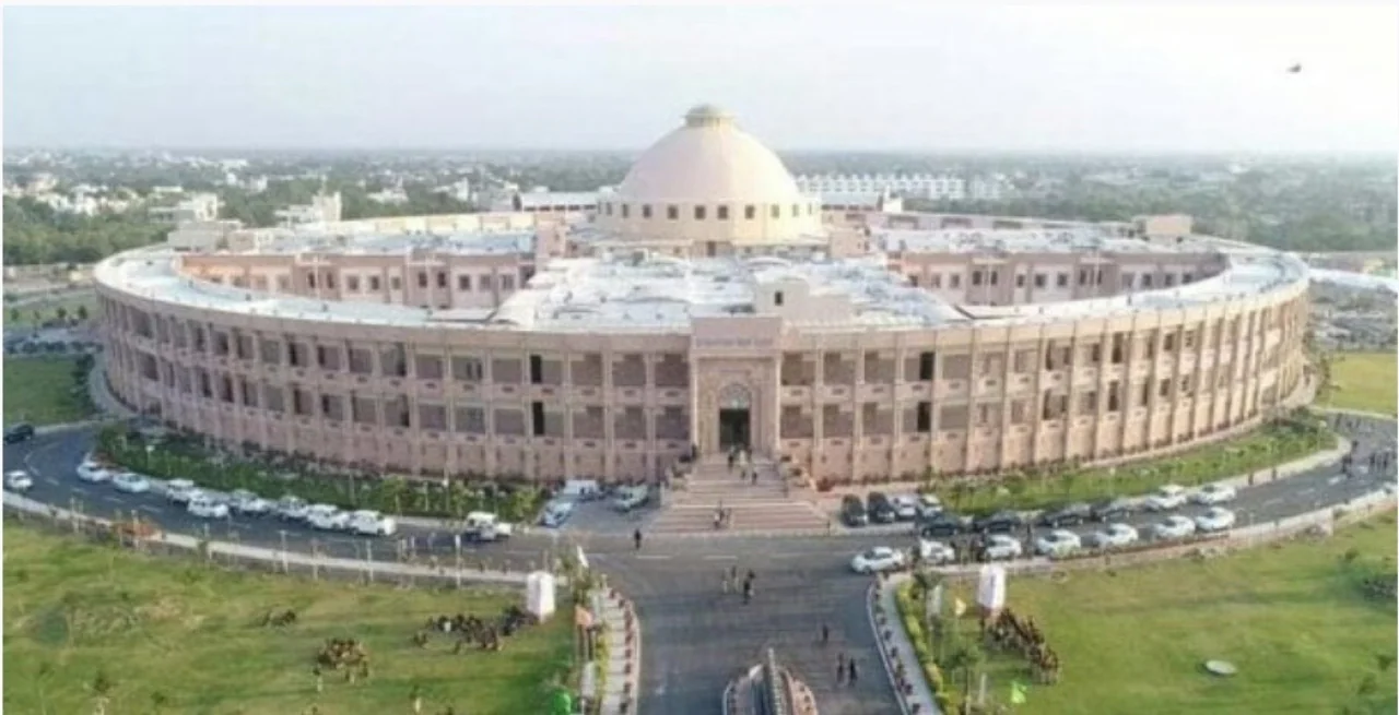 शिक्षकों के तबादलों पर हाईकोर्ट सख्त, शिक्षा व्यवस्था पर उठे गंभीर सवाल