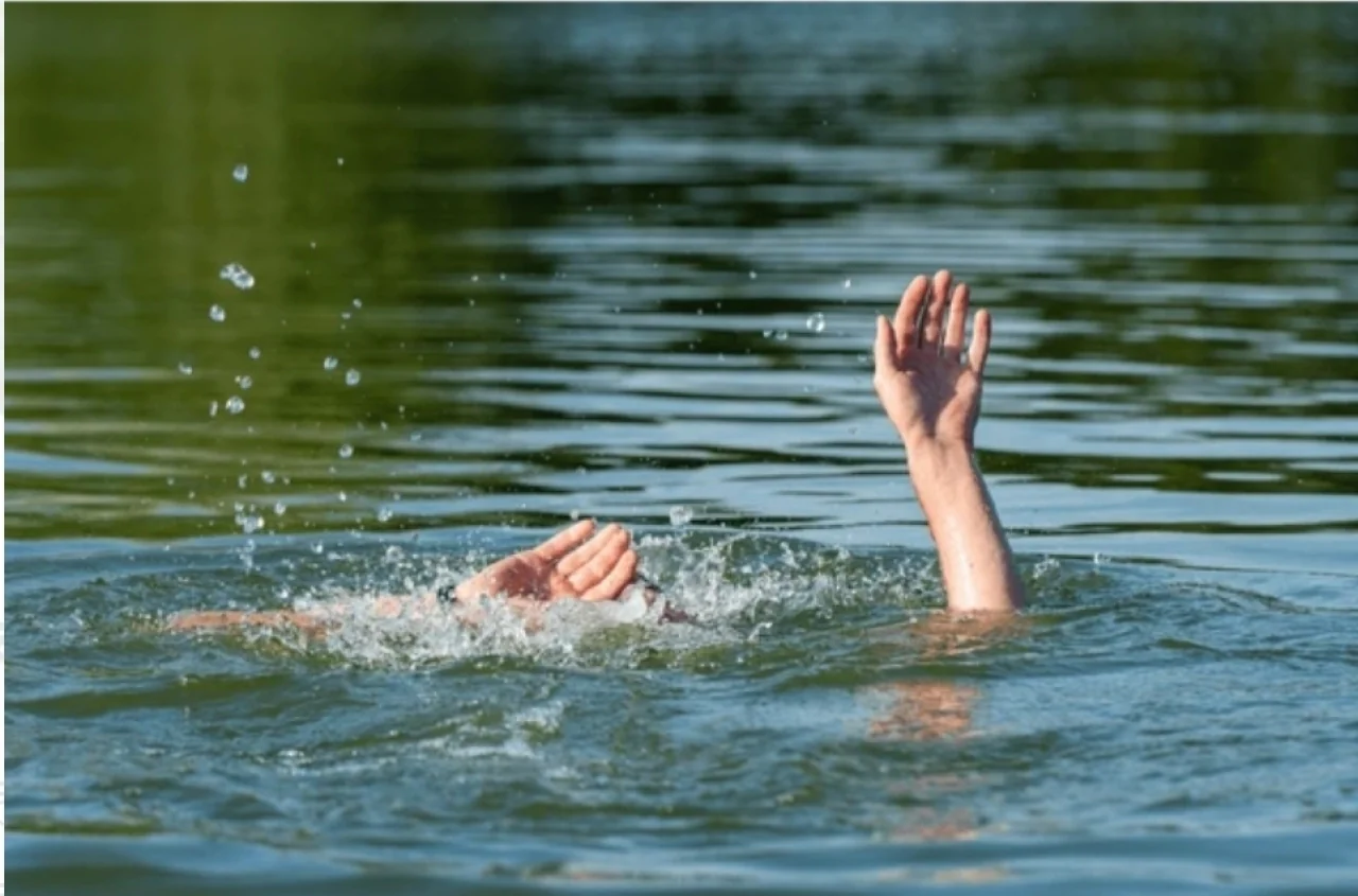 जालोर में तालाब किनारे बैठे युवक का दर्दनाक हादसा: बैलेंस बिगड़ने से गिरा, 35 सेकंड तक छटपटाया फिर डूब गया