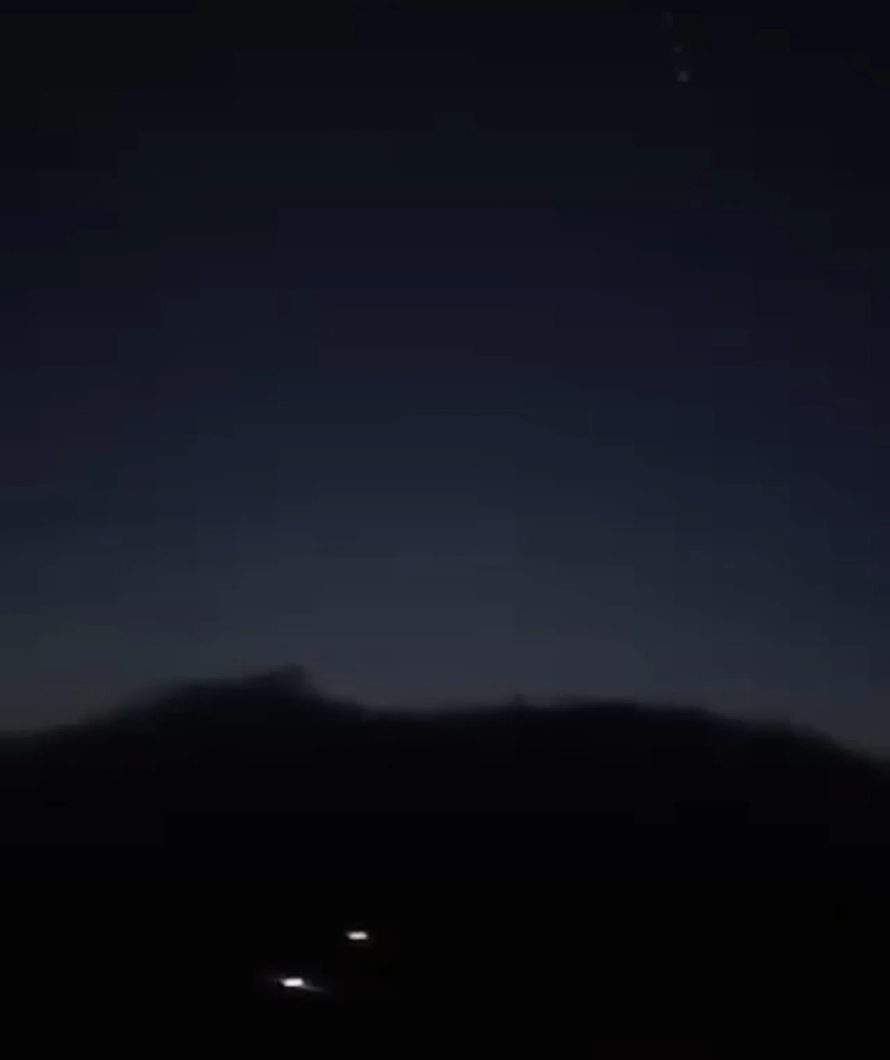 जम्मू-कश्मीर में फिर 'पाकिस्तानी ड्रोन' की घुसपैठ: सांबा-राजौरी में हाई अलर्ट, सुरक्षा बलों ने शुरू किया सर्च ऑपरेशन।