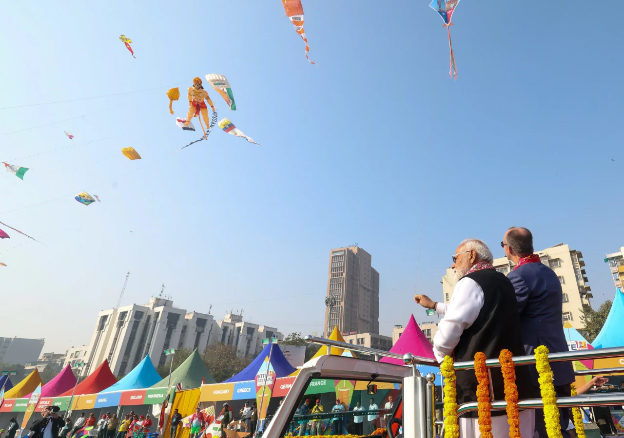 मकर संक्रांति की पूर्व संध्या पर पीएम मोदी ने उड़ाई राजस्थान की 'ट्रेन काइट', दिया ऑपरेशन सिंदूर और नारी सशक्तिकरण का संदेश!