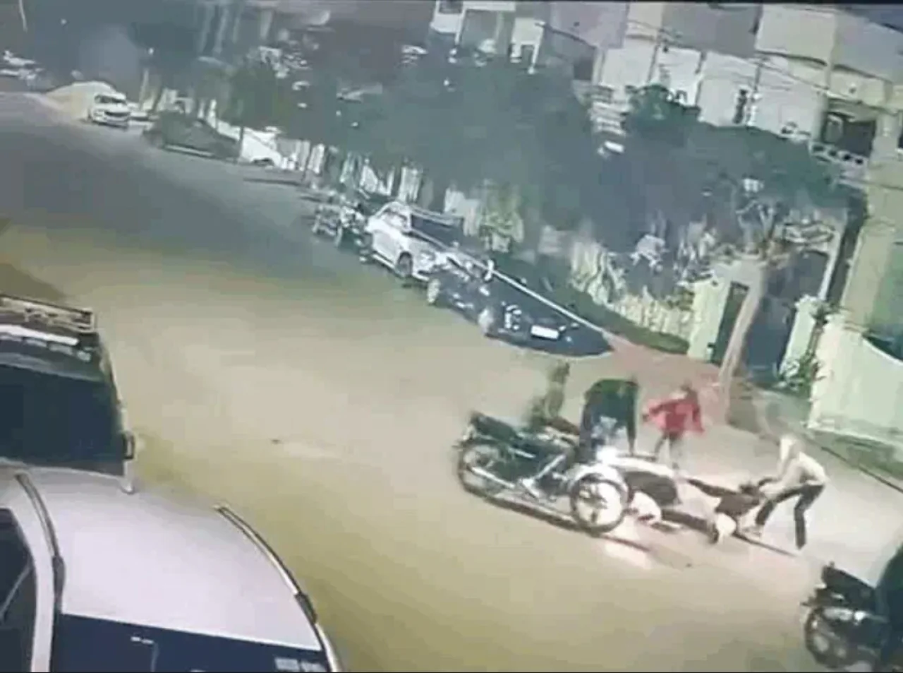 भीलवाड़ा में बदमाशों ने किराना व्यापारी से की सनसनीखेज लूट: स्कूटी सहित 4 लाख रुपये छीनकर फरार, सीसीटीवी में कैद हुई पूरी वारदात