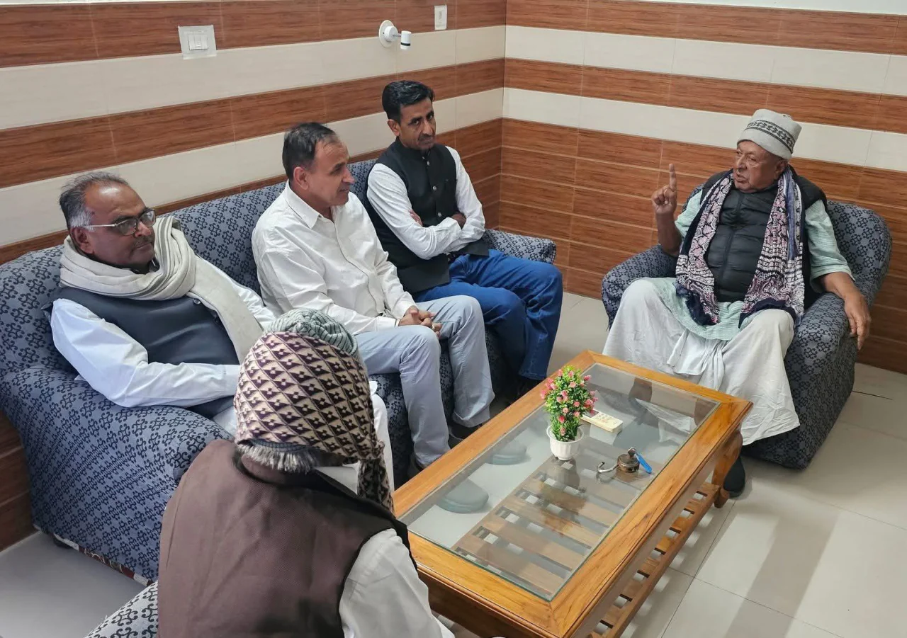 बाड़मेर सियासत: अमीन खान ने क्यों बनाई 'जन आक्रोश रैली' से दूरी? उम्मेदाराम बेनीवाल से मुलाकात के बाद बड़ा बयान!