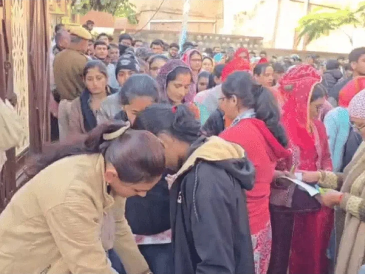 "सपनों की उड़ान शुरू: आज से शुरू हुई थर्ड ग्रेड टीचर परीक्षा, लाखों युवा मैदान में!"