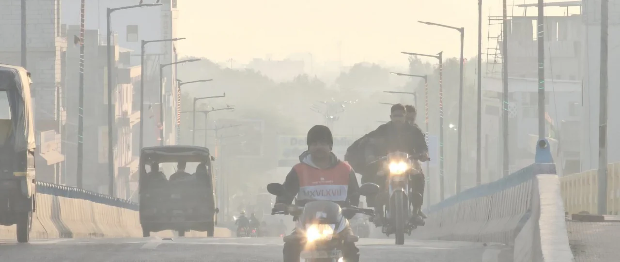 बाड़मेर में मौसम का मिजाज बदला बादल कोहरे के साथ बारिश और ठंड की वापसी की संभावना