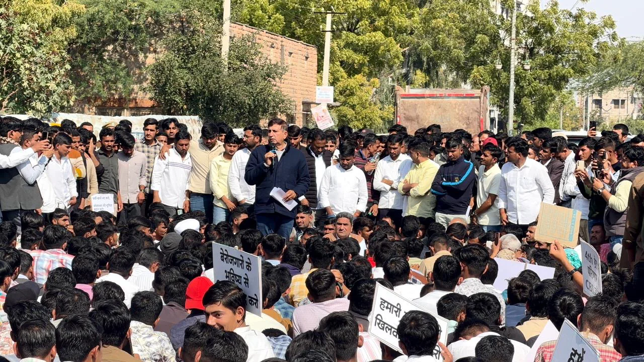 रोस्टर–OMR घोटाले पर बाड़मेर में युवाओं का आक्रोश, भर्ती पारदर्शिता की उठी मांग