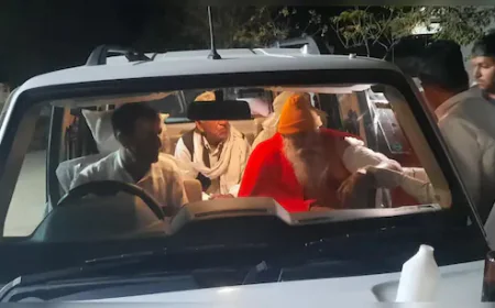 CM से मिलकर लौट रहे स्वामी रामानंद महाराज की कार पलटी, नीलगाय बचाने में हुआ हादसा