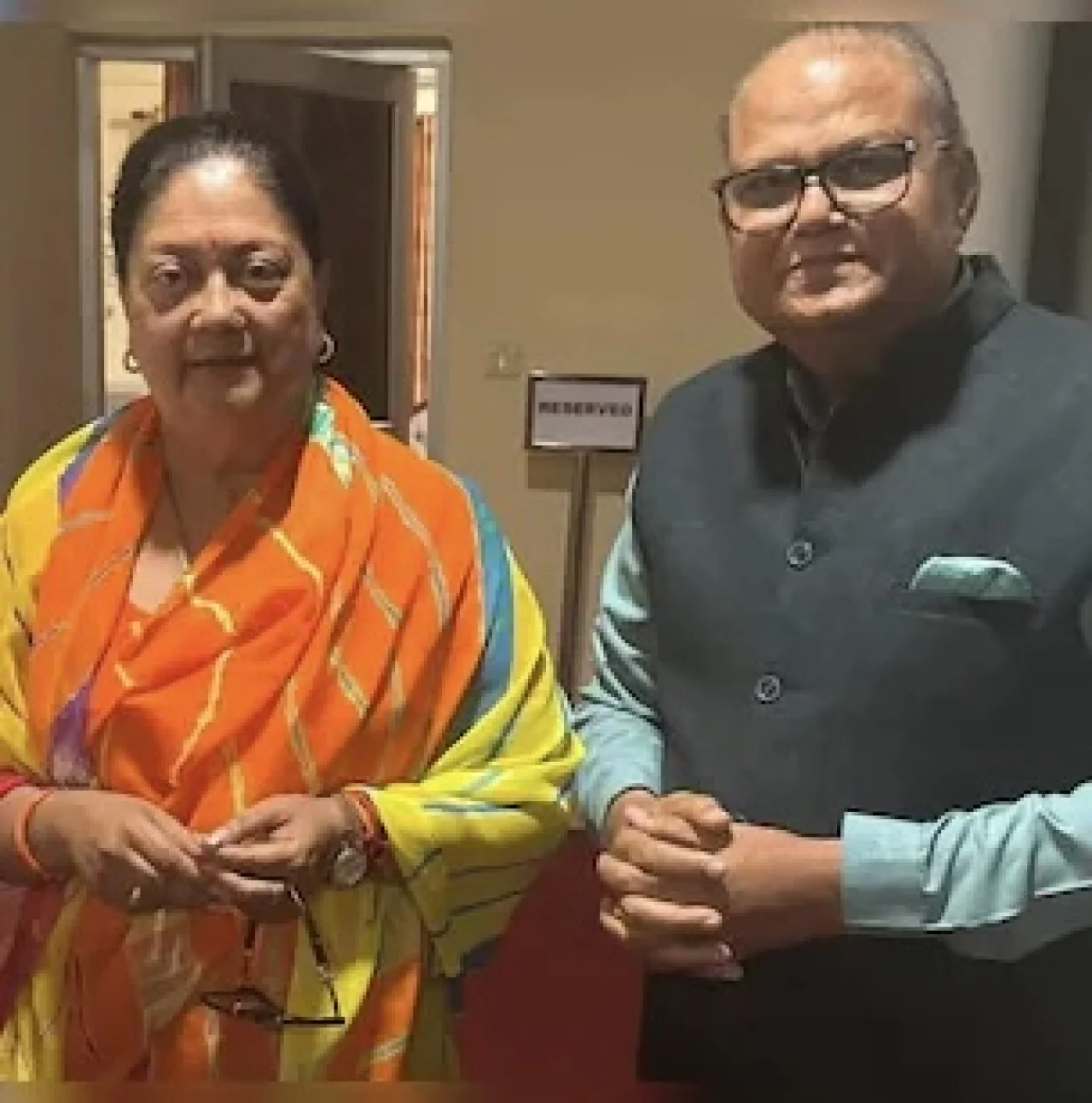 ट्रेन के टॉयलेट में 58 मिनट फंसे वसुंधरा राजे के मीडिया सलाहकार, मोबाइल बना जीवनरक्षक