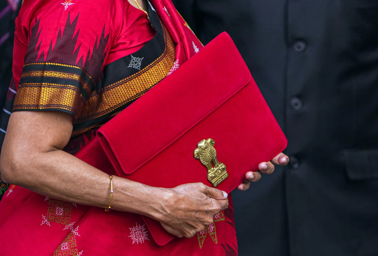 Budget 2026 Highlights: इनकम टैक्स बदलाव, विदेशी यात्रा सस्ती और दवाइयों पर बड़ी राहत