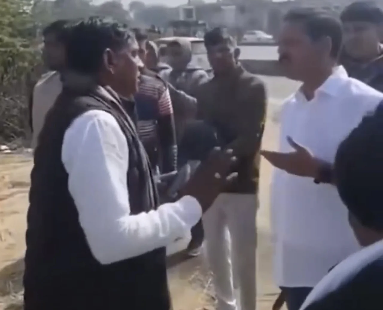 दौसा में विधायक–तहसीलदार आमने-सामने, सरकारी जमीन पर कार्रवाई को लेकर तीखी बहस