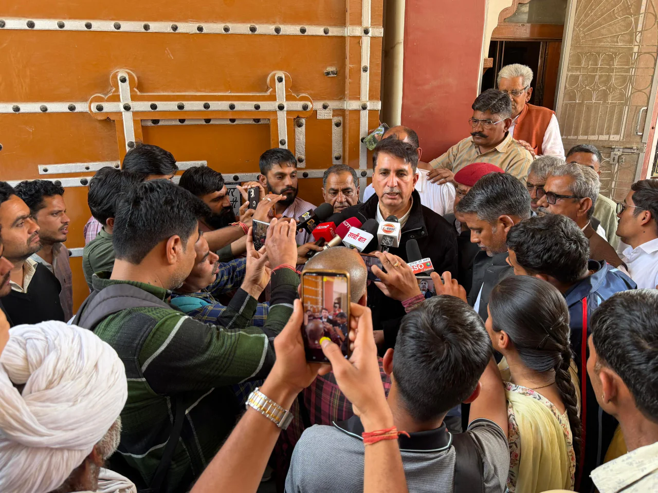 खेजड़ी बचेगी तो थार बचेगा: बीकानेर के खेजड़ी बचाओ आंदोलन को हरीश चौधरी का समर्थन