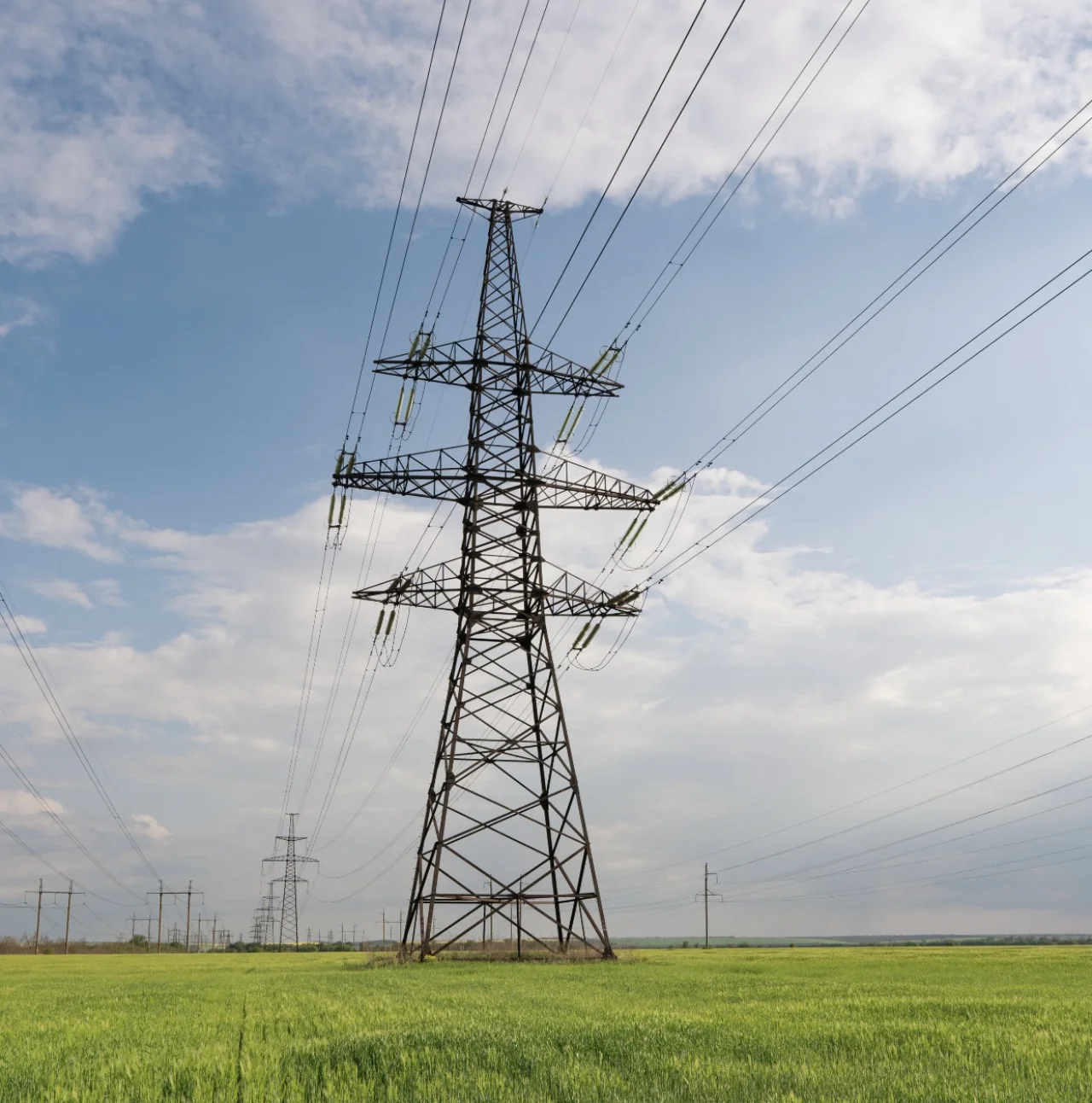 बाड़मेर-जालोर के खेतों में ये क्या हो रहा है? बिना बताए बिछ रही लाइनें