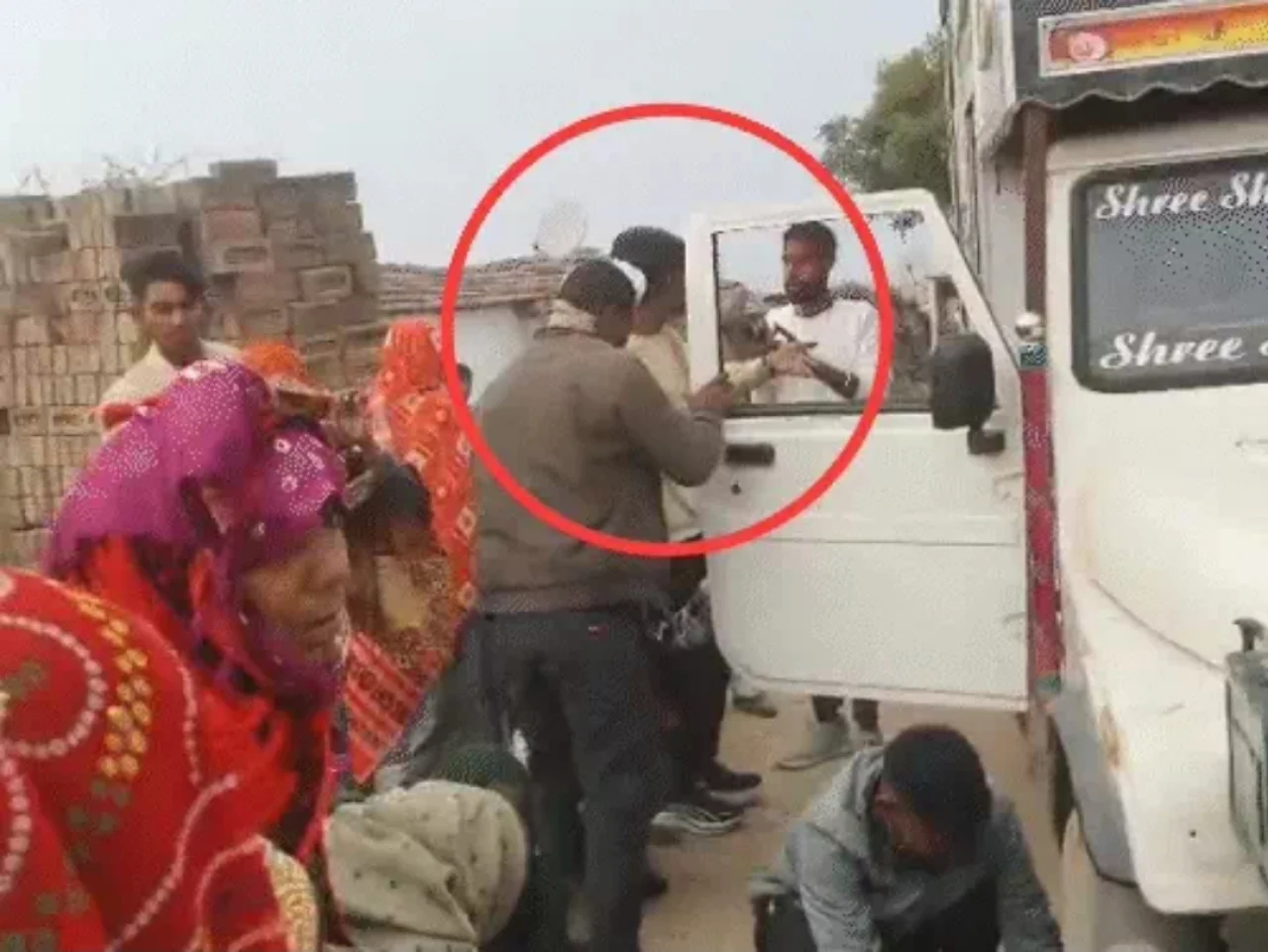 टोंक में शादी की खुशियां बदली मातम में,DJ की गाड़ी के बैक लेते समय 4बच्चों सहित 5 को कुचला