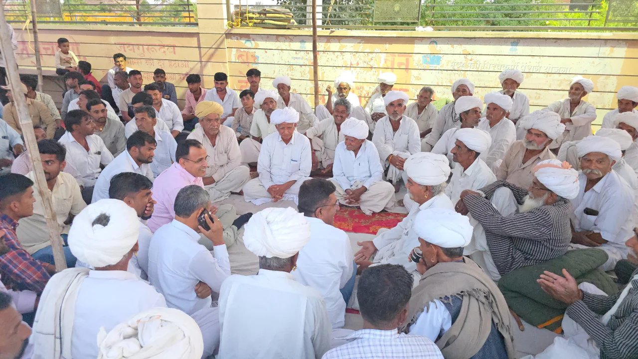 भोजासर में 13 दिन से डटे किसान, सांसद उम्मेदाराम बेनीवाल बोले– प्रशासन कंपनियों का मुनीम नहीं बने