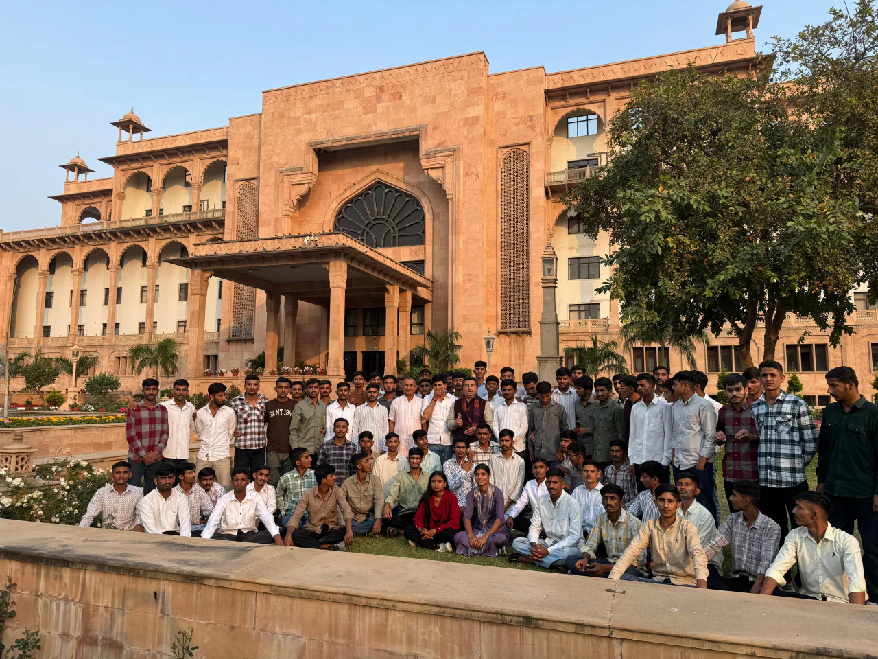 स्वरूपसिंह खारा के नेतृत्व में विद्यार्थियों ने किया राजस्थान विधानसभा का शैक्षणिक भ्रमण